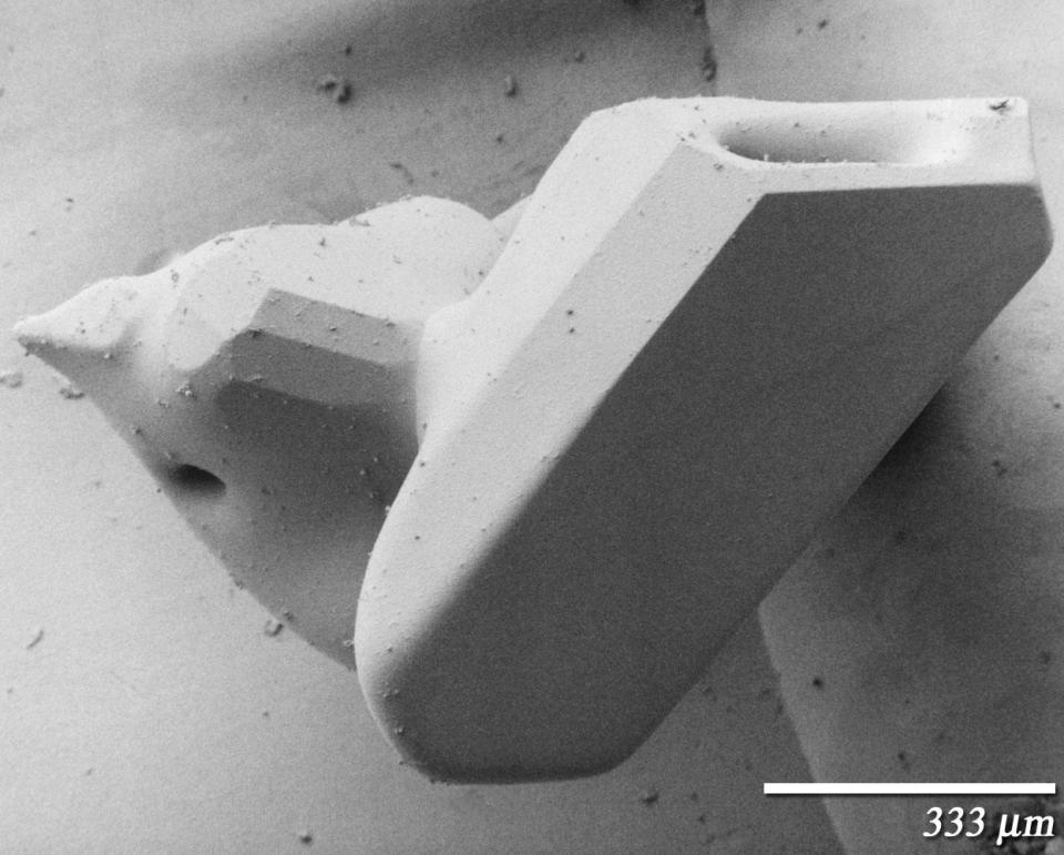 Under the super-cooled electron microscope, amazing detail about ice crystals is revealed. For example, this facet snow crystal has a concave dip towards the front of it. (Photo courtesy of <a href="http://emu.arsusda.gov/snowsite/default.html" rel="nofollow noopener" target="_blank" data-ylk="slk:emu.arsusda.gov;elm:context_link;itc:0;sec:content-canvas" class="link ">emu.arsusda.gov</a>)