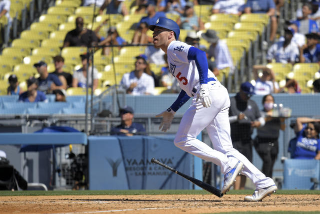 Freeman gets 4 hits, Dodgers roar back to sweep Cubs 11-9