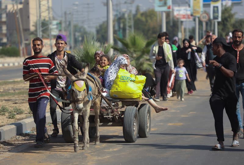FILE PHOTO: Palestinian civilians evacuate from the north of the Gaza Strip towards south