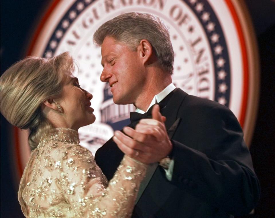 President and Mrs. Clinton dance at his inauguratiion