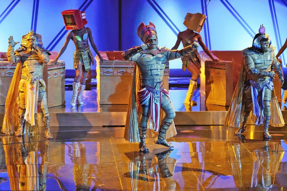 THE MASKED SINGER: Mummies in the “TV Theme Night” episode of THE MASKED SINGER airing Wednesday, Oct. 5 (8:00-9:00 PM ET/PT) on FOX. © 2022 FOX Media LLC. CR: Michael Becker / FOX.