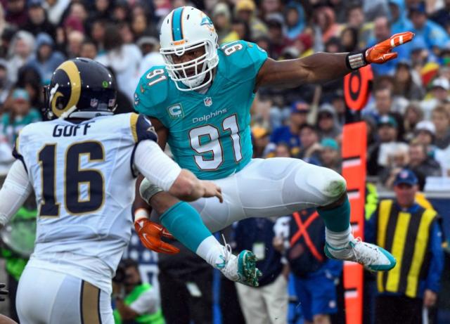 Cameron Wake onto the field  Miami dolphins players, Nfl miami