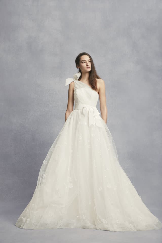 White von Vera Wang (Foto: David’s Bridal)