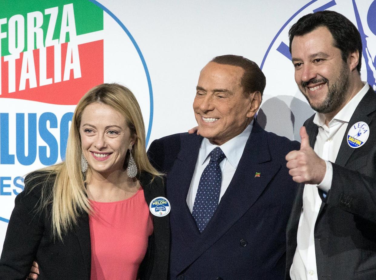 Giorgia Meloni, líder de Hermanos de Italia; Silvio Berlusconi, líder de Forza Italia; y Matteo Salvini, líder de la Liga, en un mitin de la coalición de centro-derecha. <a href="https://www.shutterstock.com/es/image-photo/rome-italy-march-01-2018-giorgia-2003845628" rel="nofollow noopener" target="_blank" data-ylk="slk:Alessia Pierdomenico/Shutterstock;elm:context_link;itc:0;sec:content-canvas" class="link ">Alessia Pierdomenico/Shutterstock</a>