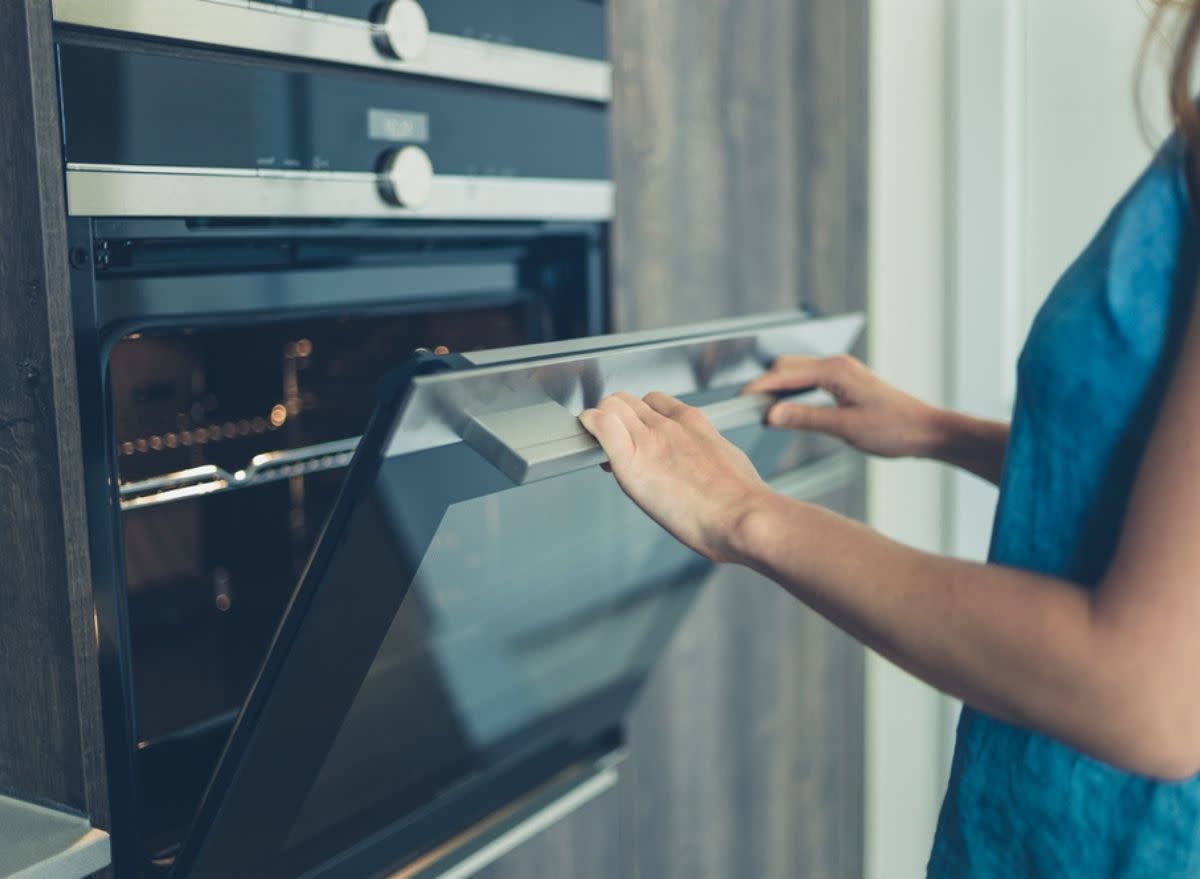 slamming oven door