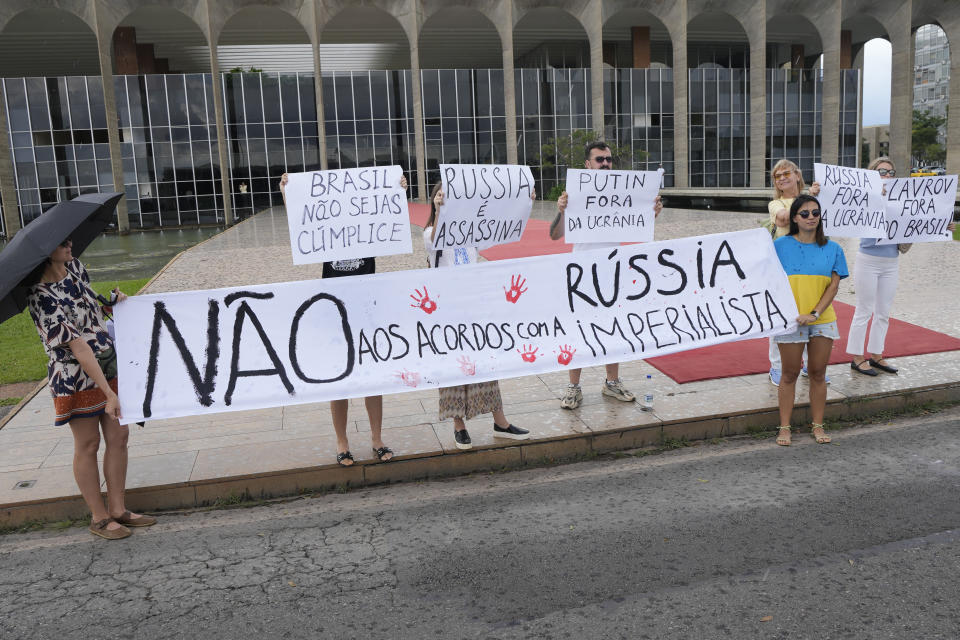 Demonstrators protest outside Itamaraty Palace to protest the visit of Russia's Foreign Minister Sergei Lavrov in Brasilia, Brazil, Monday, April 17, 2023. (AP Photo/Eraldo Peres)