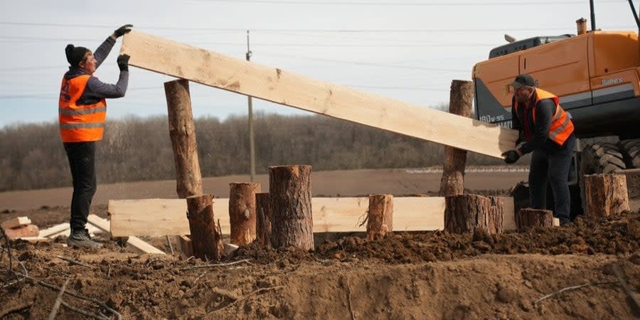 Construction of fortifications in Sumy Oblast