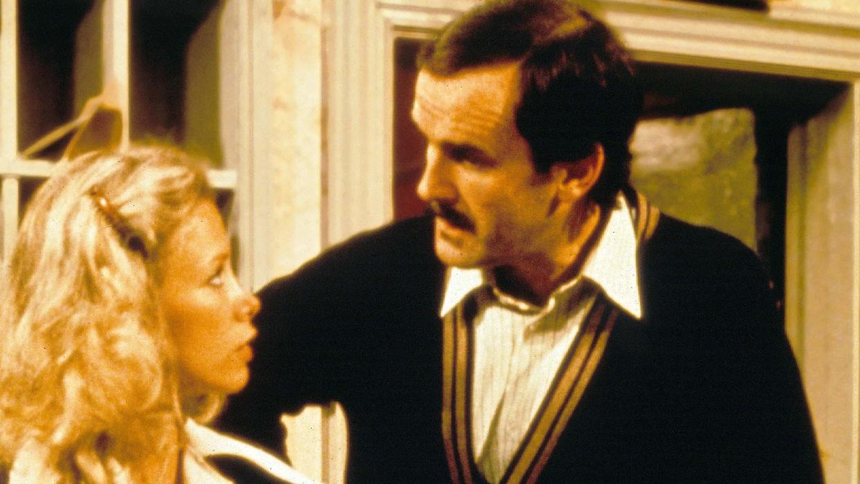 FAWLTY TOWERS (TV - 1975) CONNIE BOOTH, JOHN CLEESE CREDIT BBC FTWS 017