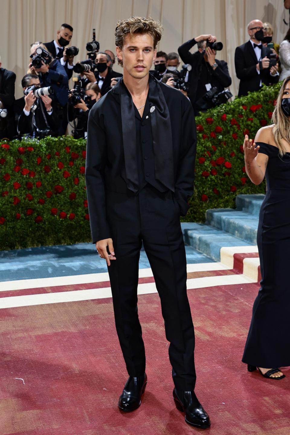 Austin Butler attends the 2022 Met Gala.