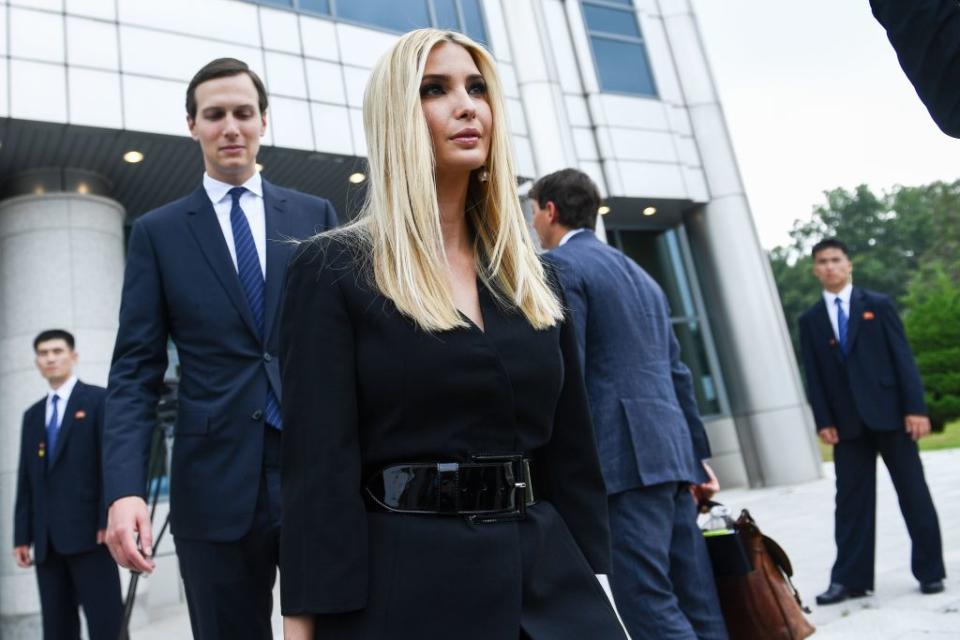 Schulterlanges bis langes glattes Haar war in den vergangenen Jahren beinahe schon zum Markenzeichen von Ivanka Trump geworden (Bild: Getty Images)