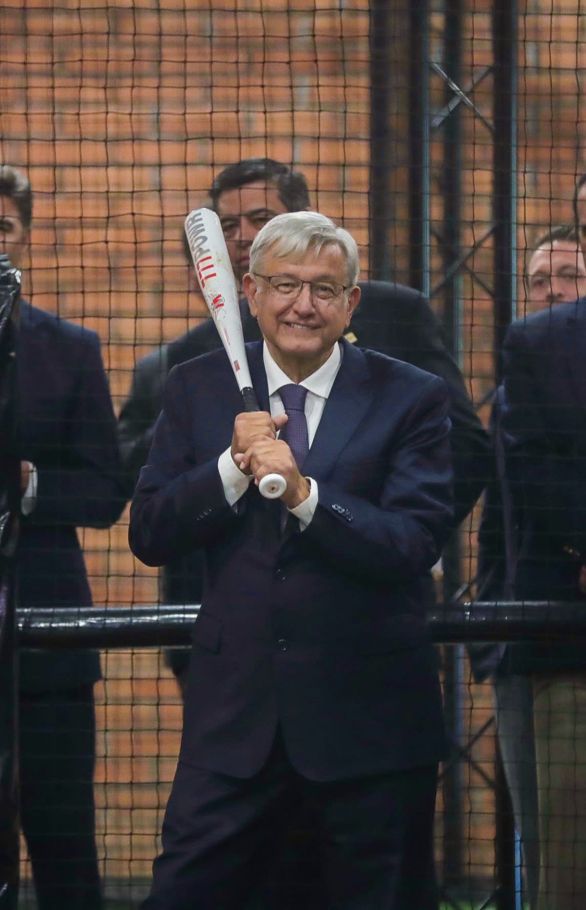 El Presidente de México, Andrés Manuel López Obrador, visitó el Salón de la Fama del Béisbol Mexicano, lo acompañó el empresario Alfredo Harp Helú. / Foto: Cuartoscuro