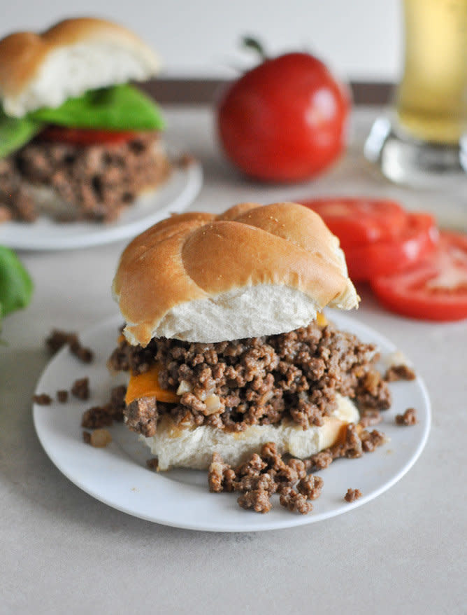 <strong>Get the <a href="http://www.howsweeteats.com/2012/12/crockpot-cheeseburgers/" target="_blank">Crockpot Cheeseburgers</a> by How Sweet It Is</strong>