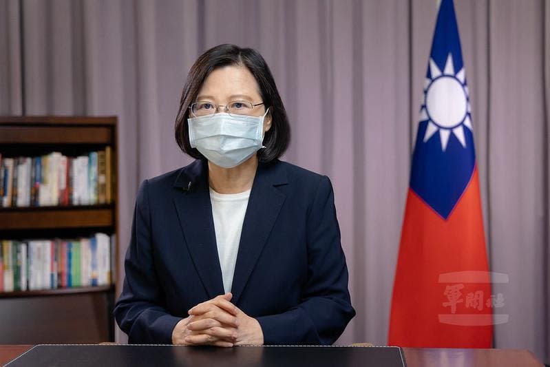 總統蔡英文4日晚間透過YouTube發表一段3分44秒的談話，呼籲國際社會遏止中共不理性的軍事行動，並強調「台灣從來不會被挑戰所擊倒。」圖／總統府官網