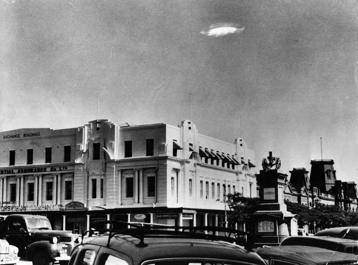 Objeto volador no identificado en el cielo sobre Bulawayo, Rhodesia del Sur en 1953 (Getty Images)