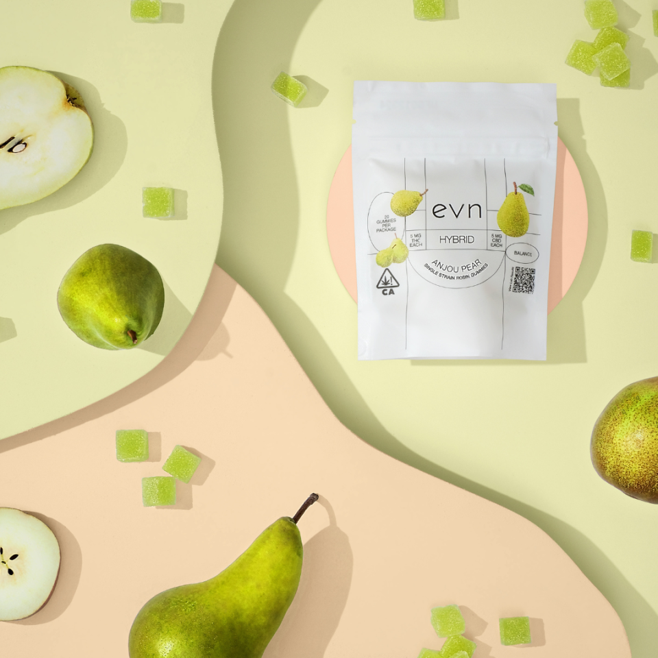 Pear-flavored, hybrid-infused gummies from Evn.