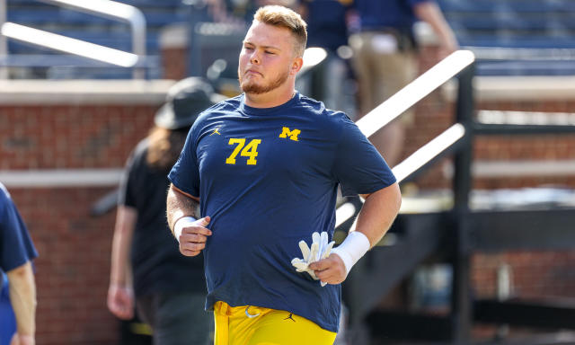 Michigan football lineman enters transfer portal - Yahoo Sports