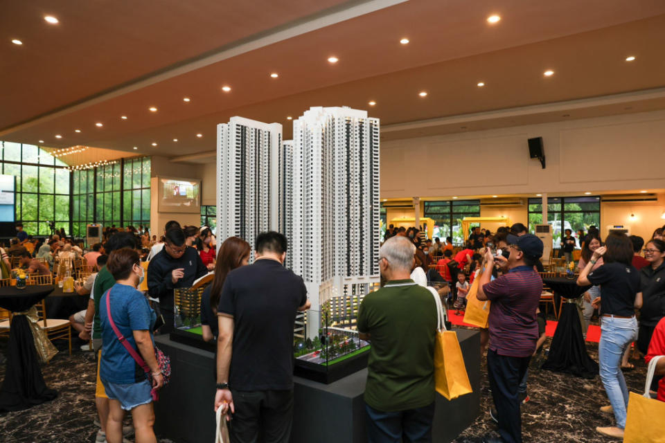 The public viewing the scale model of The Connaught One. Targeted at first-time homebuyers, professionals, and multi-generational families, The Connaught One will offer two 53-storey towers, Tower A and B, comprising 1,334 service apartment units and 15 retail lots.