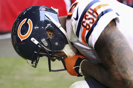 Chicago Bears' Brandon Marshall says a prayer after catching a touchdown pass against the Arizona Cardinals in the first half during their NFL football game in Phoenix, Arizona December 23, 2012. REUTERS/Darryl Webb