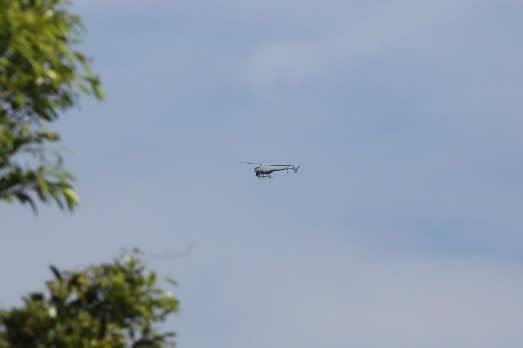 國軍先前的陸用監偵型無人機，已有魔蠍無人機，但由於海軍需求的航程與制空距離更長，因此採購台灣軍用商規產品，同樣為單旋翼構型。圖為2023.7.20在八里海灘漢光39號演習中陸軍出動魔蠍無人機參與實兵預演。郭宏章攝