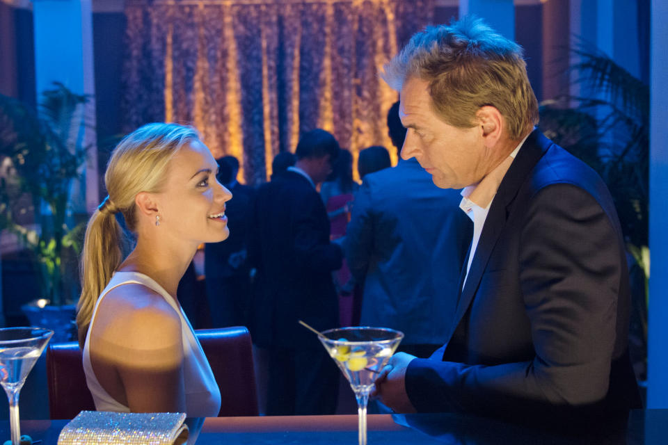 Yvonne Strahovski as Hannah McKay and Julian Sands as Miles Foster in the "Dexter" Season 8 episode, "Dress Code."