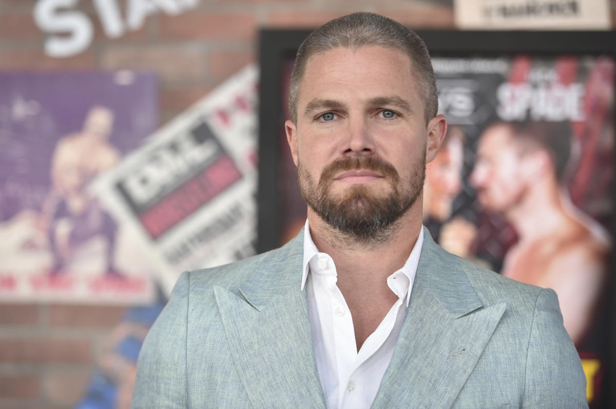 #Stephen Amell attempts to clarify SAG-AFTRA strike comments in new statement