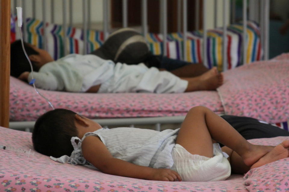 Niños en el hospital San Carlos, donde hay disponibles 70 camillas, un médico cirujano, un anestesista, y se registran unas 100 consultas al día. Foto: web del Hospital San Carlos.