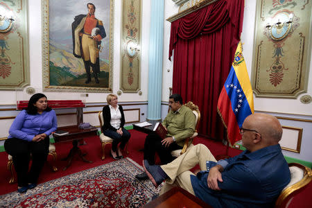 Venezuela's President Nicolas Maduro (2nd R) talks to Venezuela's chief prosecutor Luisa Ortega Diaz (2nd L) during a meeting at Miraflores Palace in Caracas, Venezuela April 1, 2017. Miraflores Palace/Handout via REUTERS