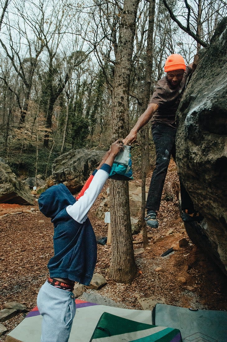 <span class="article__caption">Martin chalks up before a typical sloping Southern topout.</span>