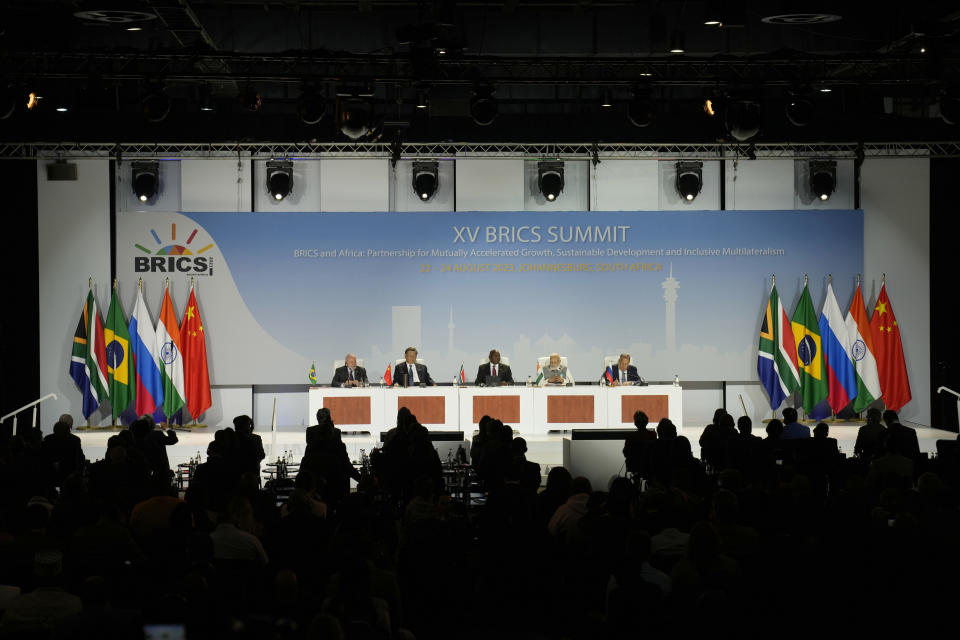 South African President Cyril Ramaphosa, centre, delivers the XV BRICS summit declaration flanked by from left, President of Brazil Luiz Inacio Lula da Silva, President of China Xi Jinping, Prime Minister of India Narendra Modi and Russia's Foreign Minister Sergei Lavrov, in Johannesburg, South Africa, Thursday, Aug. 24, 2023. (AP Photo/Themba Hadebe)
