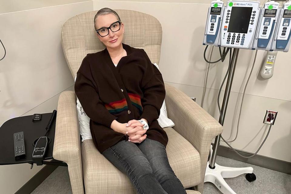 https://www.instagram.com/p/CoLqB03O3FO/?igshid=YWJhMjlhZTc%3D hed: Clea Shearer Starts Ovary Suppression Shots to Kick Start Her Menopause