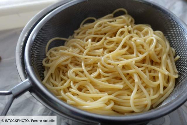 Découvrez la meilleure façon d'égoutter les pâtes (on n'y aurait jamais  pensé) 