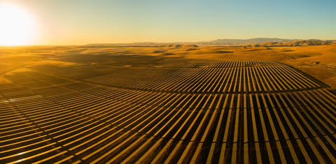 NX Horizon-XTR featured on a utility-scale solar power plant 250 MW. (Photo: Nextracker)