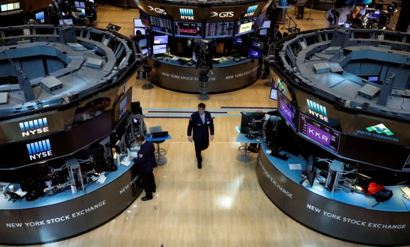 Traders work on the floor of the New York Stock Exchange (NYSE) in New York City, NY, U.S. May 18, 2017. REUTERS/Brendan McDermid