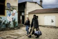 A migrant (R) arrives from the Calais Jungle, on October 24, 2016 at the Montlaville castle in Chardonnay