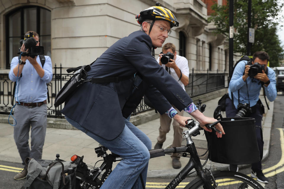 Jeremy Vine leaves BBC Wogan House on his bicycle after presenting his Radio 2 Show on July 19, 2017 in London, England. The BBC has published the pay of its top earning employees today as part of the corporation's annual report.  (Photo by Dan Kitwood/Getty Images)