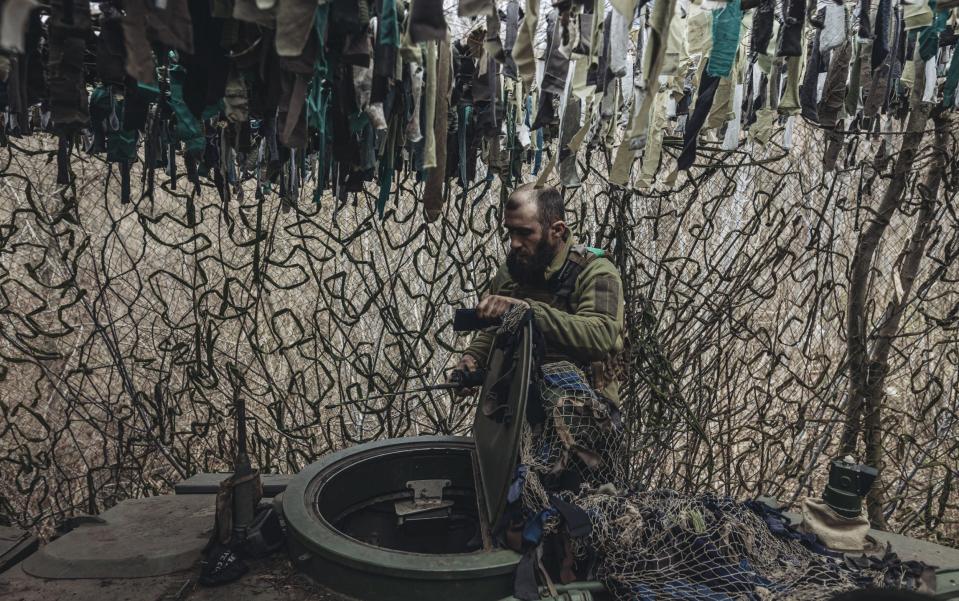 Ukrainian soldier of the 80th Brigade on a tank in the direction of Bakhmut - Anadolu Agency/Anadolu