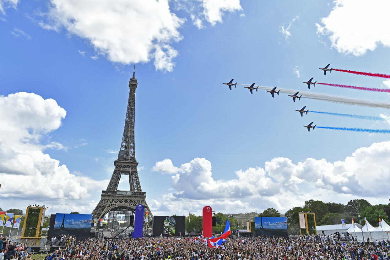 PARIS, FRANCE - AUGUST 08: French Elite acrobatic team Patrouille de France flyes over the Eiffel Tower during the Olympic Games handover ceremony on August 08, 2021 in Paris, France. On August 8, during the closing ceremony of the Tokyo Olympics, Anne Hidalgo, mayor of Paris, will officially receive the Olympic flag for the handover ceremony to mark Paris 2024 Olympic Games (July 26-August 11) and Paralympics (August 28-September 8). (Photo by Aurelien Meunier/Getty Images)