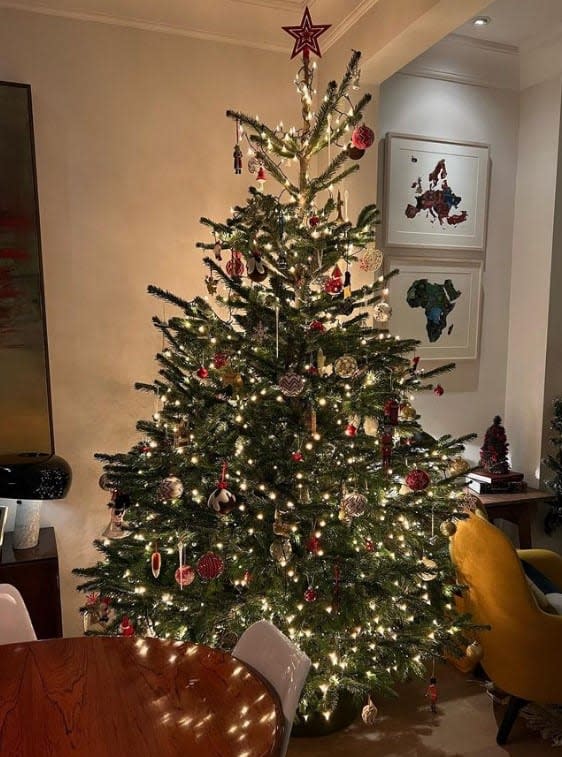 christmas tree inside ben thompsons house