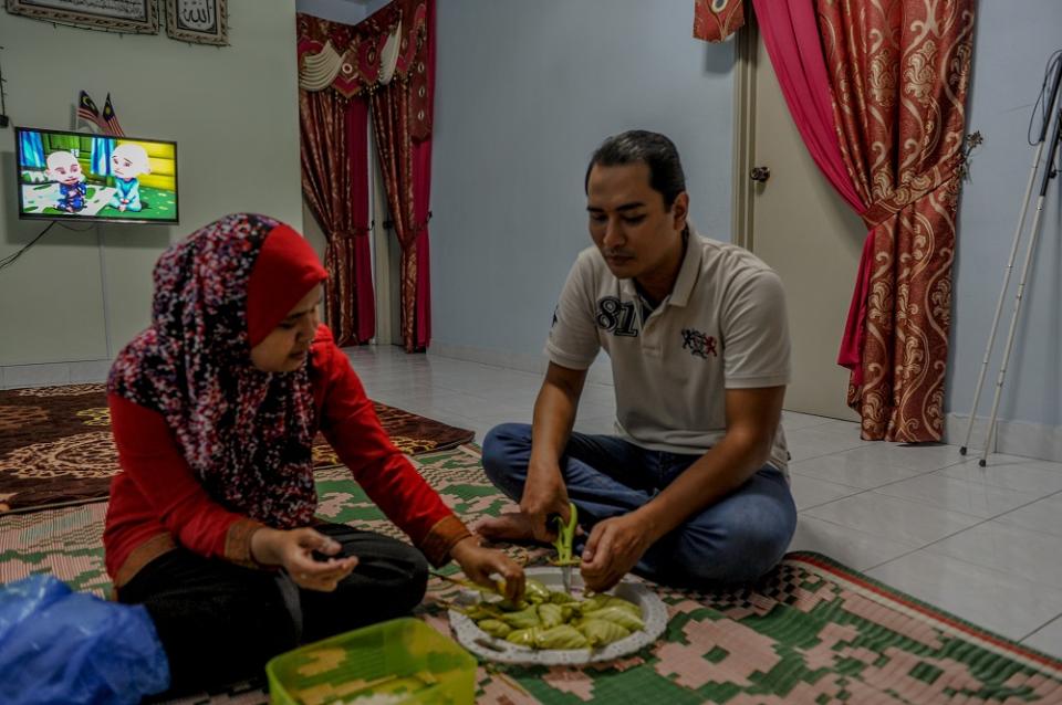 Former masseur Mohd Raffi Sulaiman and his wife Kusmawati Tengku Ibrahim speak during an interview at their home in PPR Lembah Subang 2.