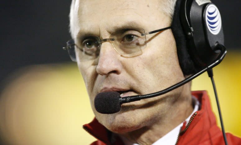 Jim Tressel coaching Ohio State.