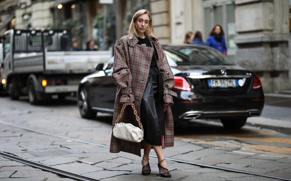 Die Influencerin Sonia Lyson mit Lederrock im Februar auf der Fashion Week in Mailand. (Bild: Getty Images)