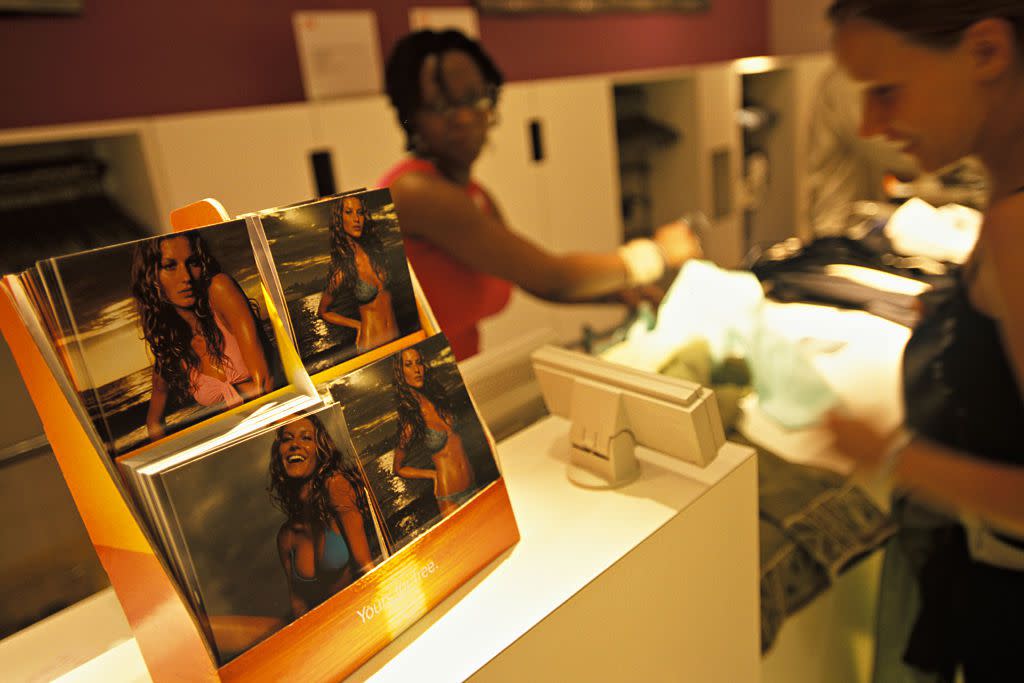 H&M sales associate checking out customer