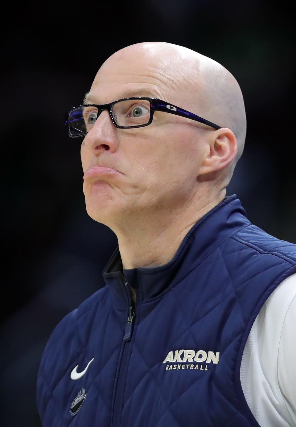 Akron coach John Groce reacts to a missed free throw during the second half against Ohio in the semifinals of the Mid-American Conference Tournament on Friday in Cleveland.