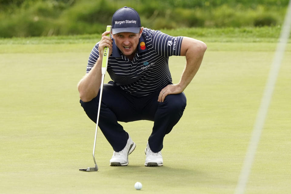 Justin Rose measures his putt on the 18th hole during the third round of the Zozo Championship golf tournament Saturday, Oct. 24, 2020, in Thousand Oaks, Calif. (AP Photo/Marcio Jose Sanchez)