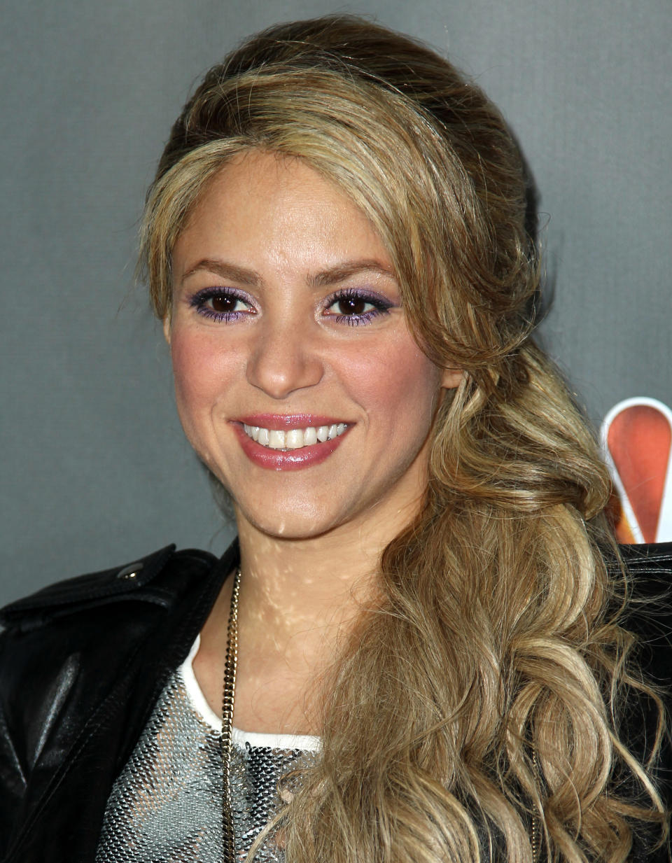 Shakira arrives at "The Voice" season 4 red carpet event at the House of Blues on Wednesday, May 8, 2013 in Los Angeles. (Photo by Matt Sayles/Invision/AP)