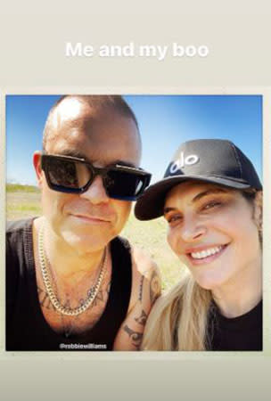 robbie-williams-ayda-selfie