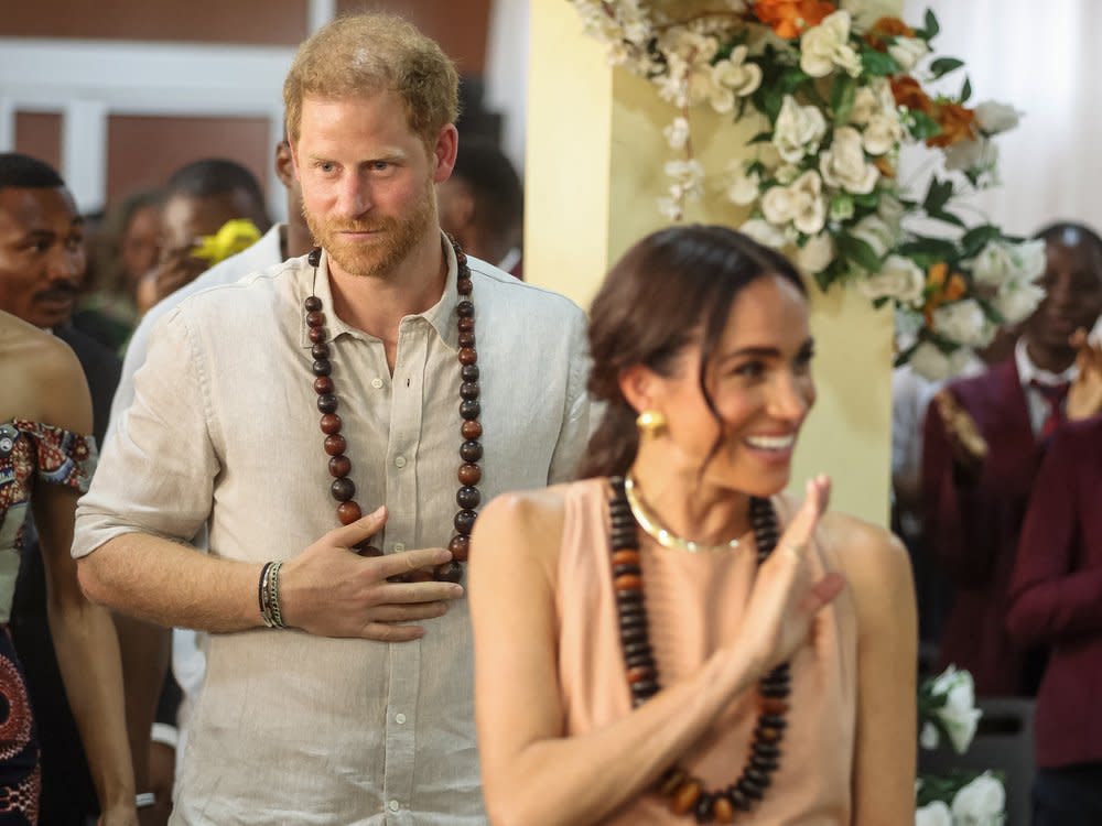 Prinz Harry und Herzogin Meghan sind in Nigeria angekommen. (Bild: KOLA SULAIMON/AFP via Getty Images)