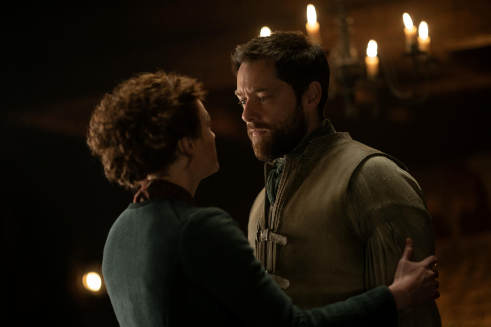 Sophie Skelton and Richard Rankin