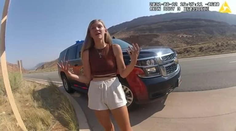 Capture d'écran d'une vidéo de la police montrant Gabrielle Petito le 12 août 2021 à Moab, dans l'Utah - Handout © 2019 AFP