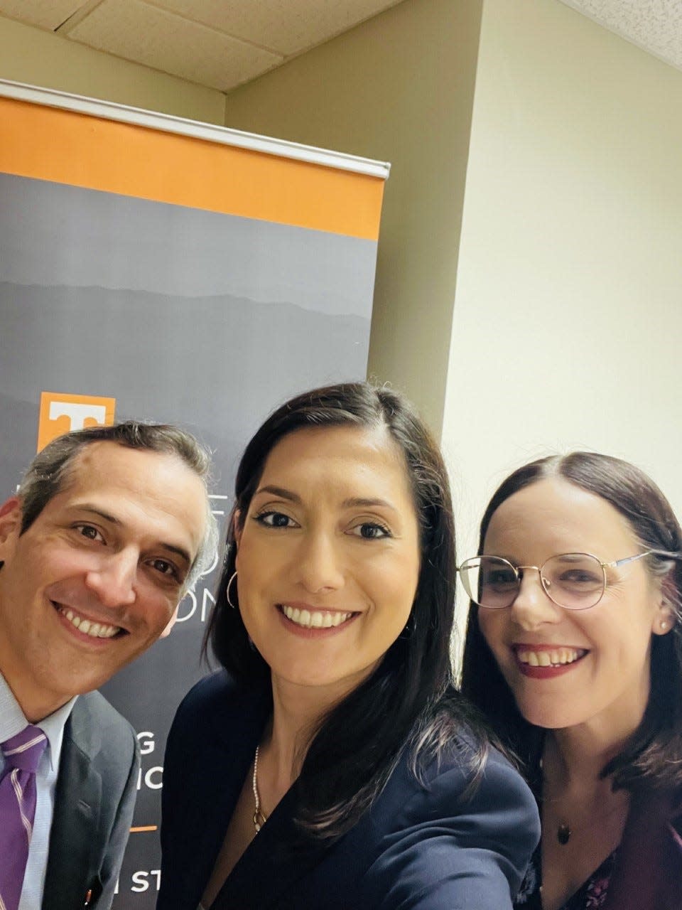 PBS "NewsHour" correspondent Nick Schifrin poses for a selfie with Teodora Trifonova, center, and Dr. Joy Jenkins of the University of Tennessee at Knoxville during his speech at the school on April 28 as part of an international reporting symposium.